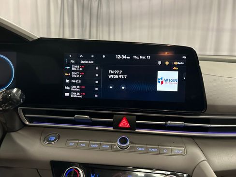 Used 2025 Hyundai Elantra SEL image 15