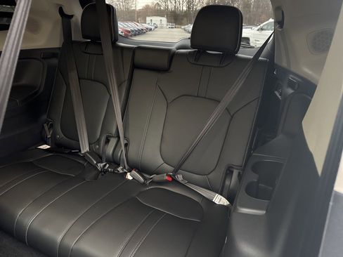 Used 2025 Honda Pilot Elite image 60