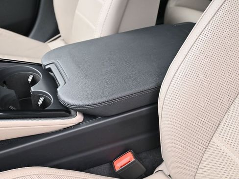 Used 2025 Porsche Panamera image 20