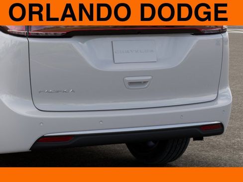 New 2026 Chrysler Pacifica Pinnacle image 13