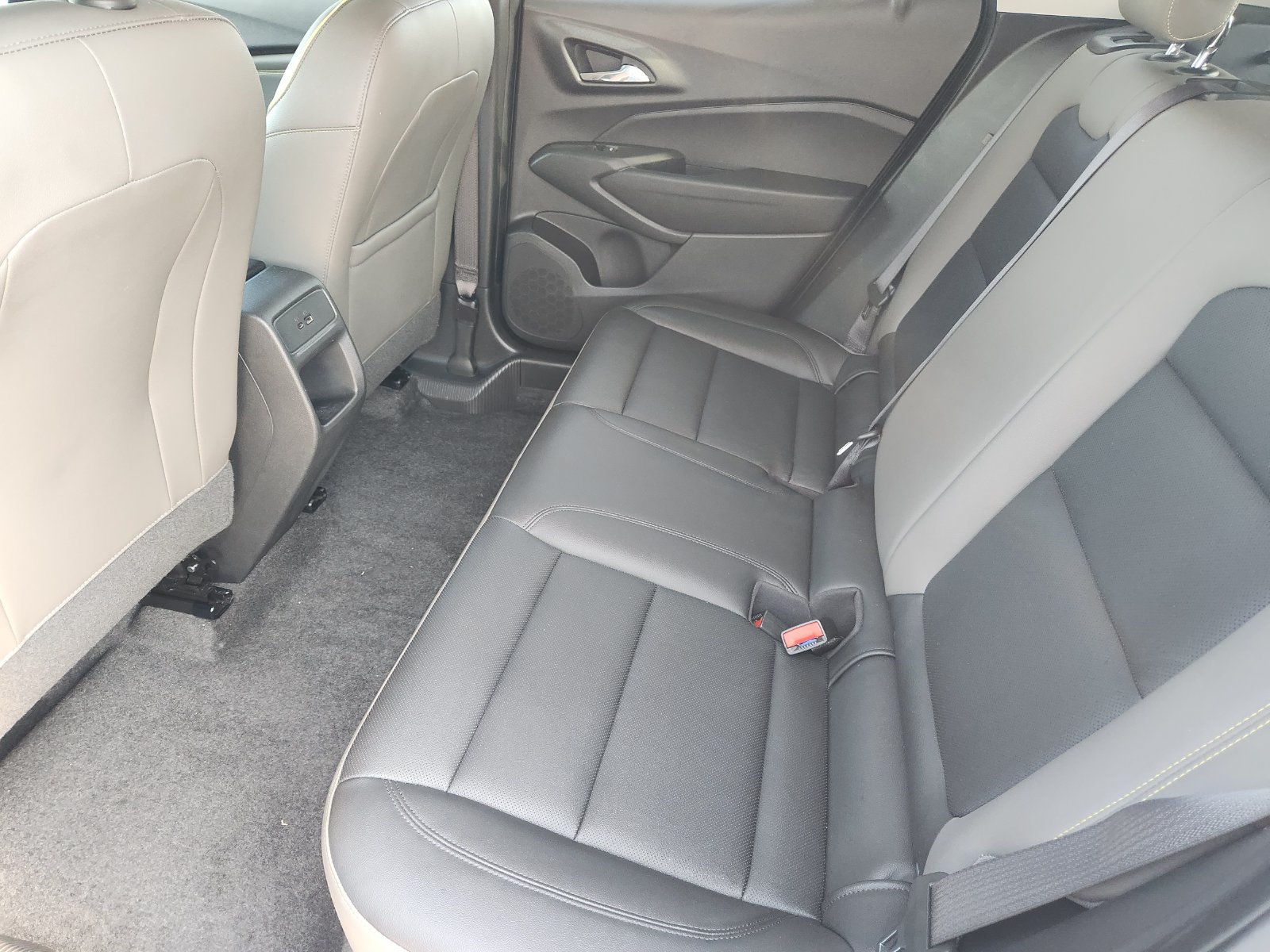 Used 2025 Chevrolet Trax ACTIV FWD image 33
