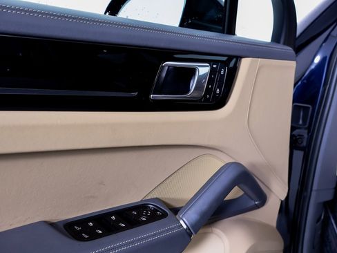Used 2022 Porsche Cayenne S image 19