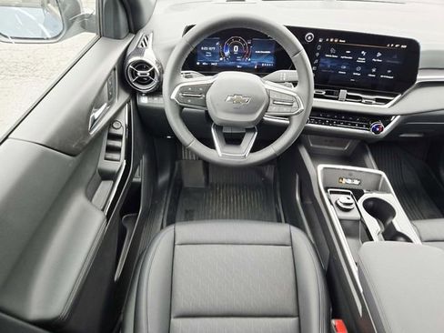 New 2026 Chevrolet Equinox LT w/ Convenience Package II AWD/4WD image 7