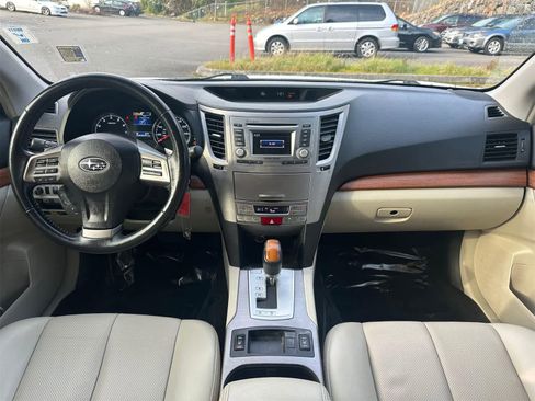 Used 2014 Subaru Outback 3.6R Limited w/ Moonroof Package image 9