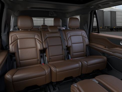 New 2026 Lincoln Navigator Reserve AWD/4WD image 11