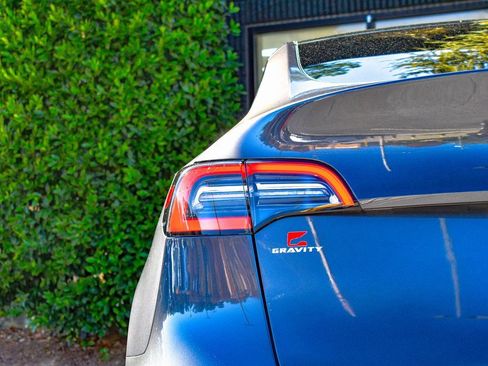 Used 2021 Tesla Model Y Long Range image 12