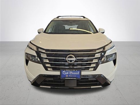 New 2026 Nissan Rogue Platinum image 3