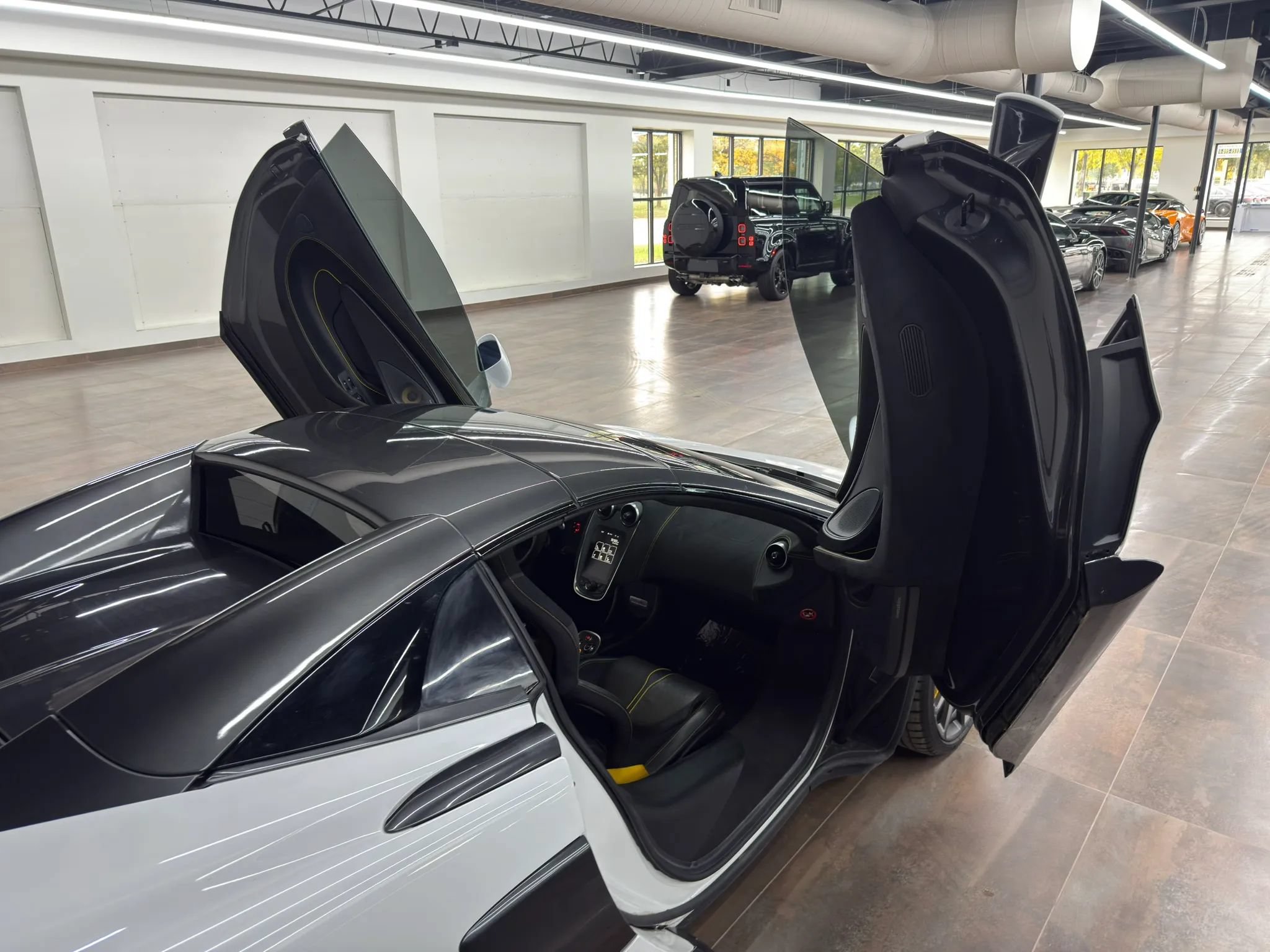 Used 2019 McLaren 570S Spider RWD image 30
