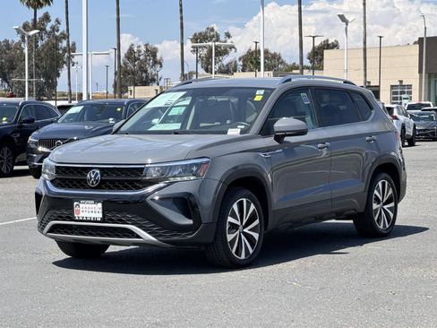 Used 2022 Volkswagen Taos SE image 6