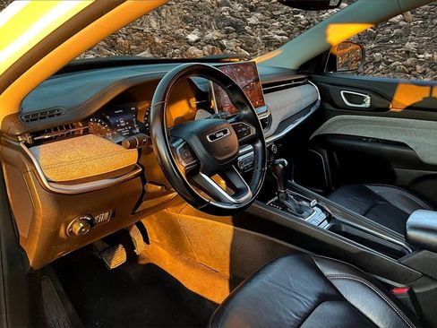 Used 2022 Jeep Compass Latitude image 11