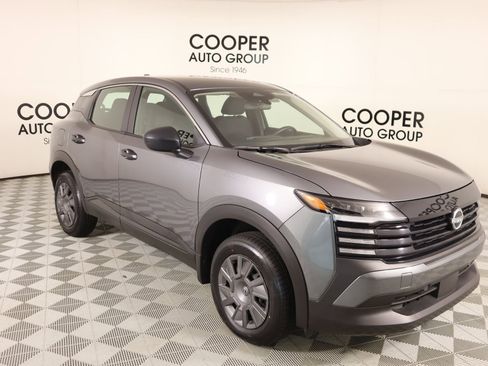 Used 2025 Nissan Kicks S image 1