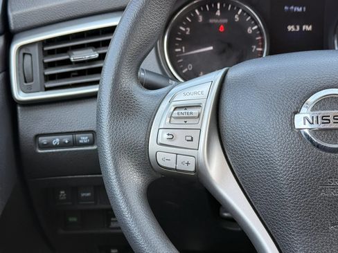 Used 2015 Nissan Rogue S AWD/4WD image 16