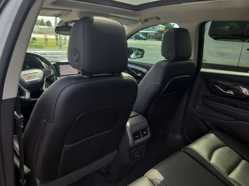 Used 2020 GMC Terrain Denali w/ Denali Premium Package FWD image 9