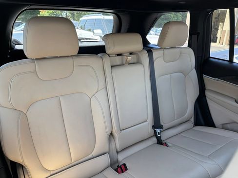 Used 2023 Jeep Grand Cherokee Limited AWD/4WD image 28