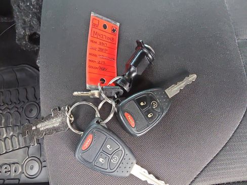 Used 2017 Jeep Wrangler Sahara w/ Connectivity Group image 29