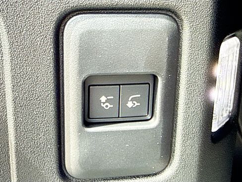 New 2026 Land Rover Defender 110 X-Dynamic SE AWD/4WD image 13