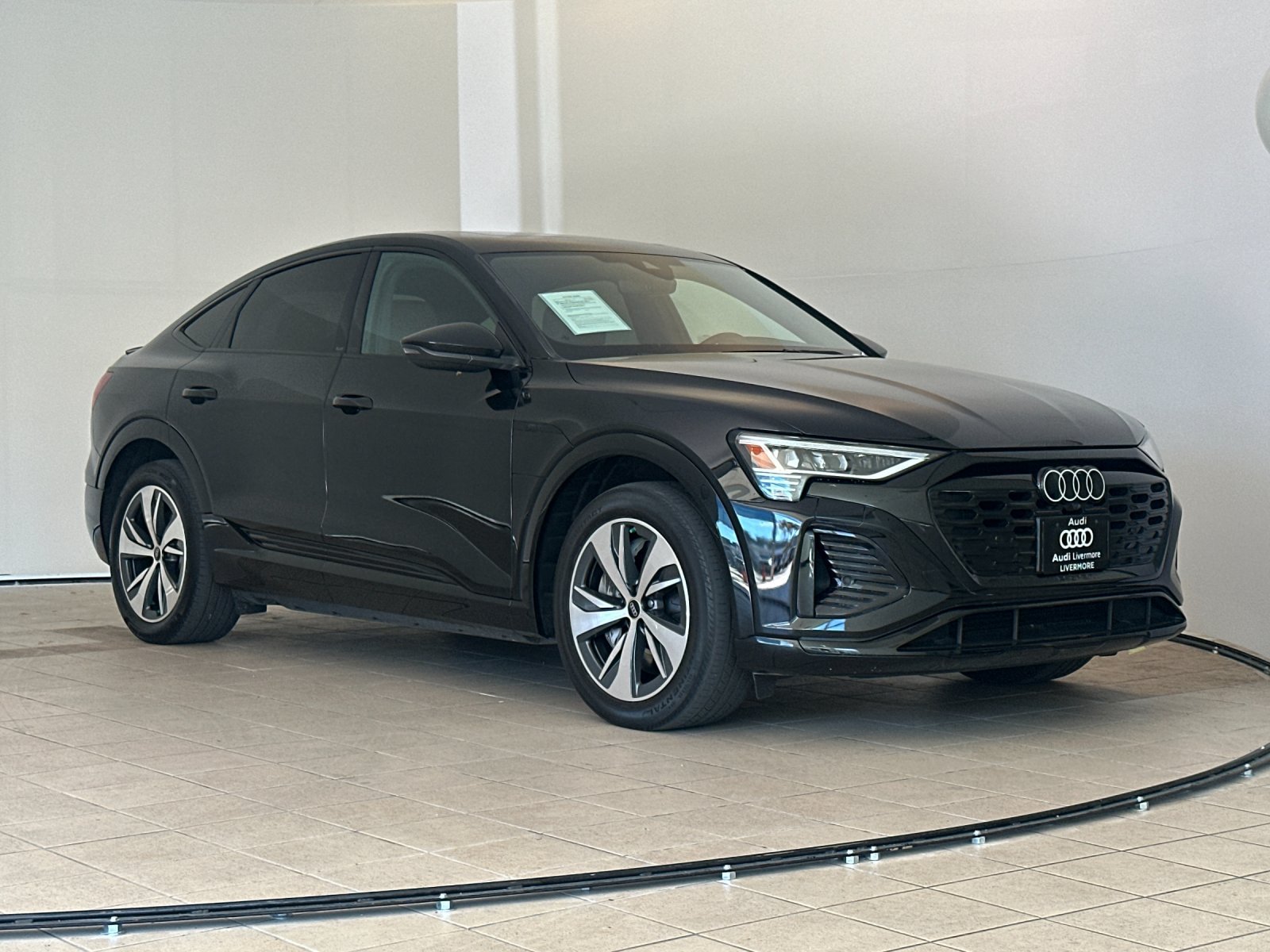 Used 2024 Audi Q8 e-tron Premium AWD/4WD image 8