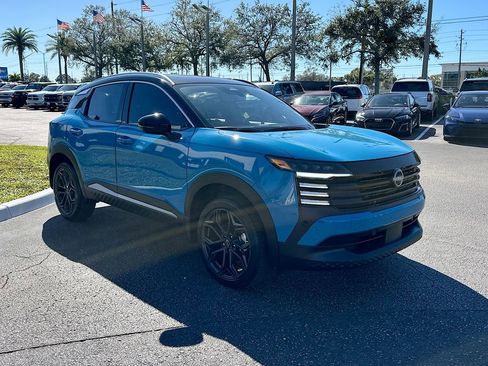 Used 2025 Nissan Kicks SR w/ Illumination Package image 4