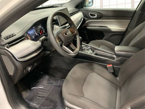 Used 2024 Jeep Compass Sport image 9