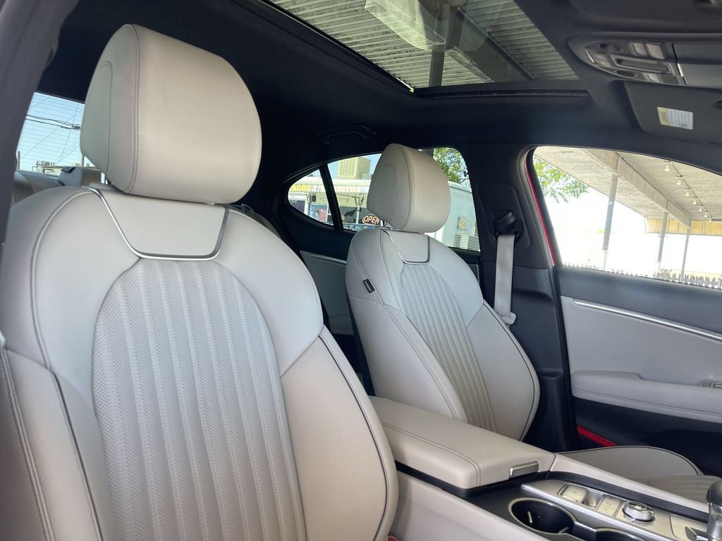 Used 2022 Genesis G70 2.0T w/ Prestige Package RWD image 28