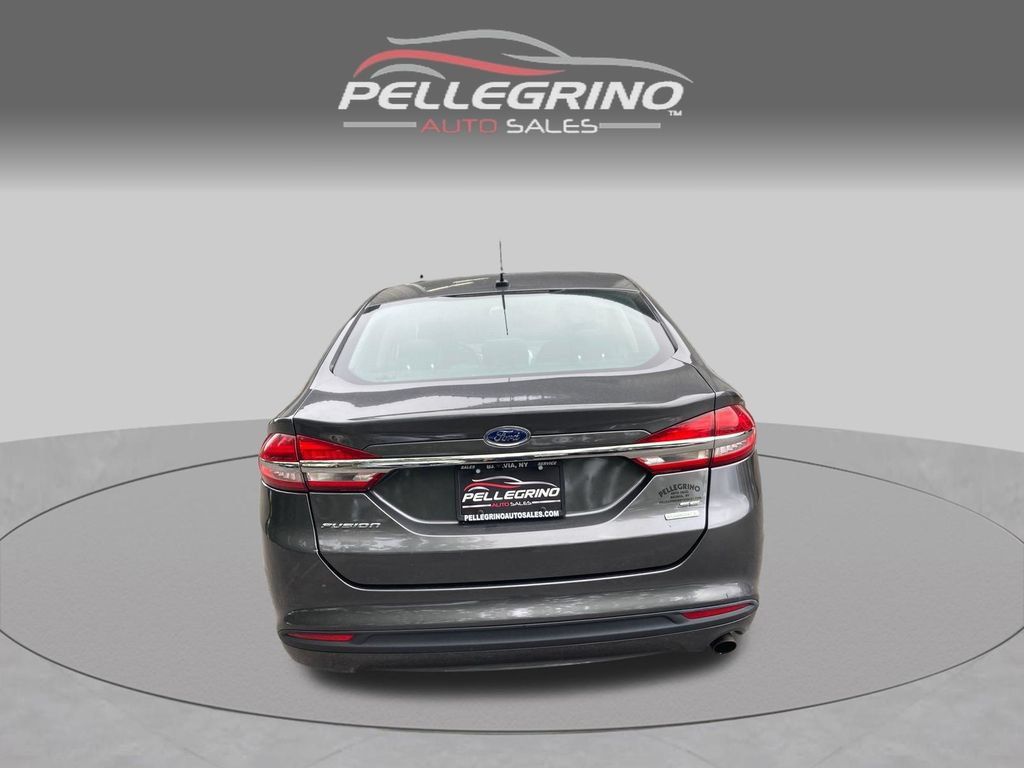 Used 2018 Ford Fusion SE FWD image 6