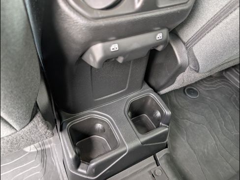 Used 2025 Jeep Wrangler Willys image 19