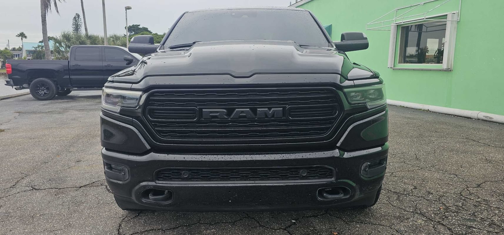 Used 2020 RAM 1500 Limited w/ Black Appearance Package AWD/4WD image 4