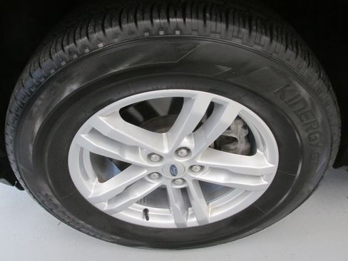 Certified 2022 Ford Explorer XLT w/ Equipment Group 202A image 14