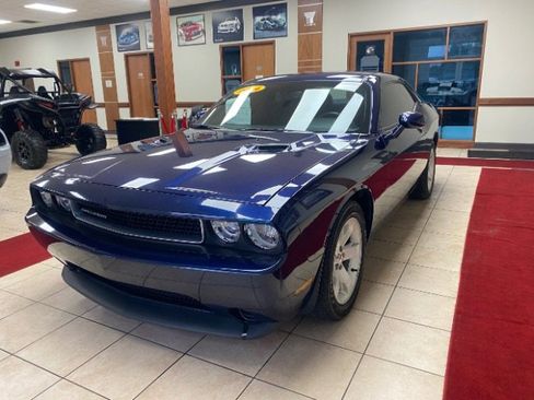 Used 2014 Dodge Challenger SXT image 1