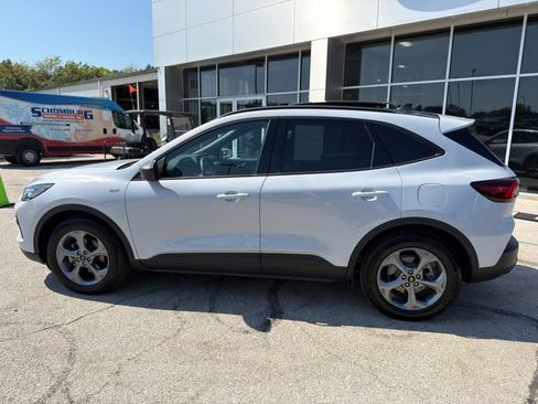 Used 2025 Ford Escape ST-Line w/ Tech Pack #1 FWD image 4
