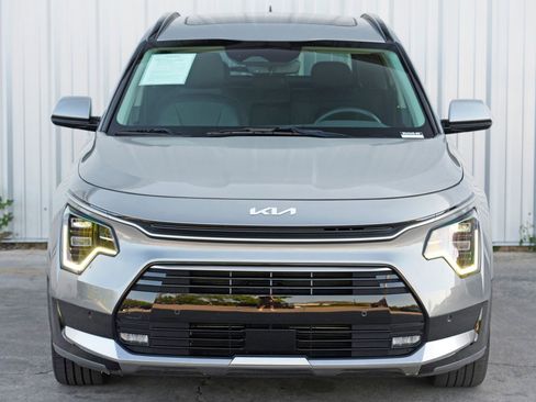 Used 2023 Kia Niro SX Touring image 42