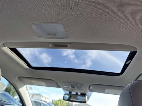 Used 2017 Hyundai Elantra Limited w/ Limited Ultimate Package 09 image 13