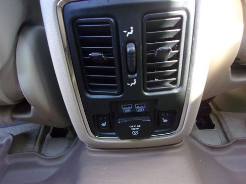 Used 2017 Jeep Grand Cherokee Overland image 29