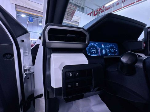 Used 2024 Toyota Tacoma TRD Off-Road image 16