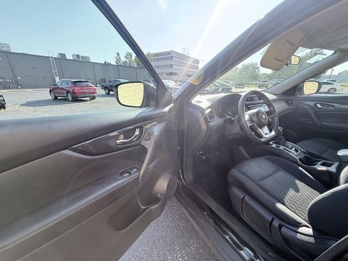 Used 2017 Nissan Rogue S FWD image 9