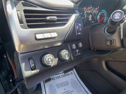 Used 2019 Chevrolet Suburban Premier AWD/4WD image 23