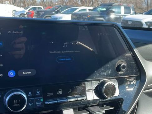 Certified 2024 Toyota Highlander XLE image 15