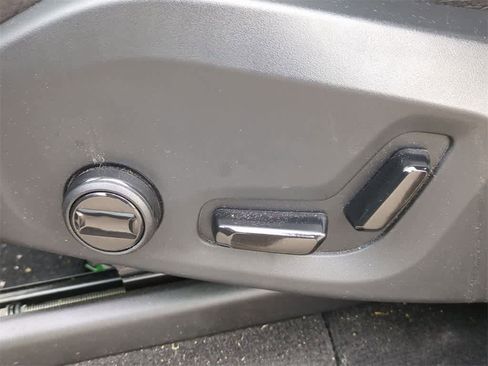 Used 2025 Volvo XC90 T8 Plus image 16