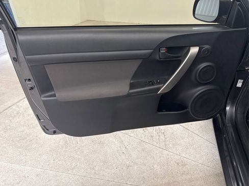 Used 2015 Scion tC FWD image 31