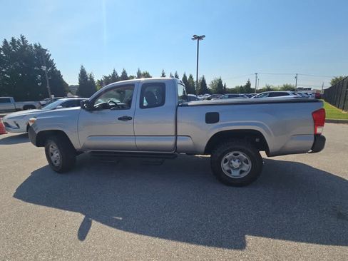 Used 2017 Toyota Tacoma SR RWD image 6