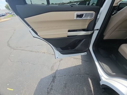 Used 2021 Ford Explorer Limited w/ Equipment Group 301A AWD/4WD image 25