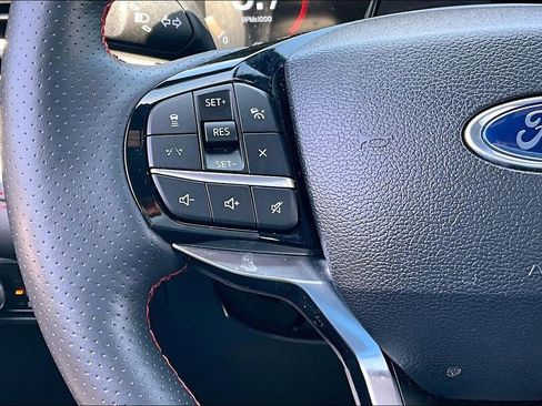 Used 2025 Ford Explorer ST-Line w/ ST-Line Street Pack AWD/4WD image 19