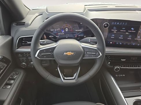 Used 2026 Chevrolet Suburban Premier image 12