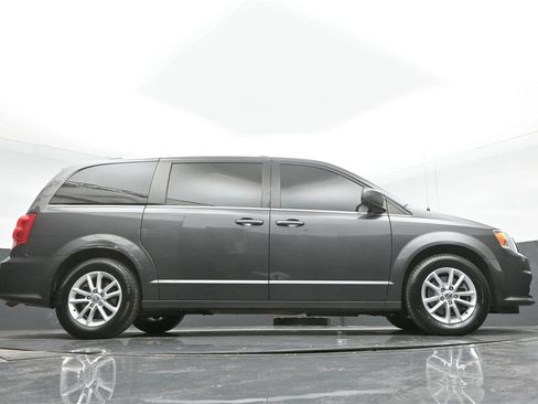 Used 2020 Dodge Grand Caravan SXT image 33