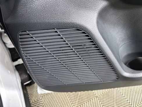 Certified 2025 Nissan Kicks SR image 29