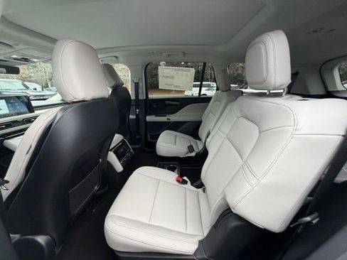 New 2026 Lincoln Aviator 2WD image 12