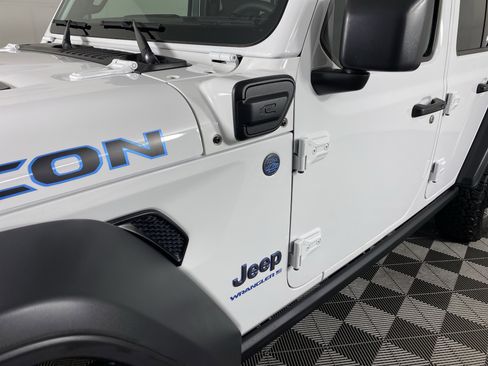 Used 2025 Jeep Wrangler Unlimited Rubicon 4xe w/ Safety Group AWD/4WD image 12