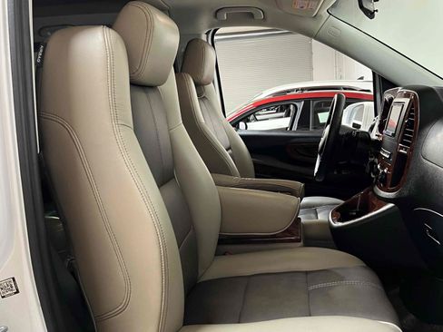 Used 2020 Mercedes-Benz Metris Passenger image 30
