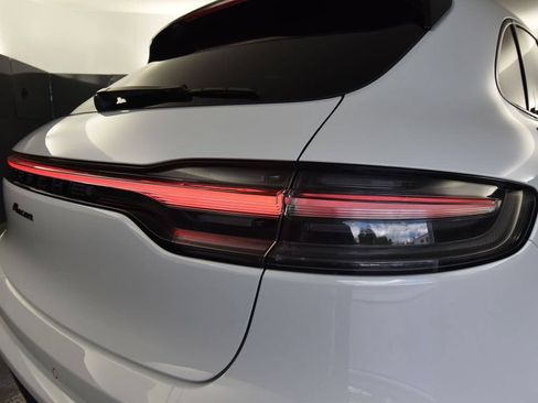 Certified 2025 Porsche Macan AWD/4WD image 43