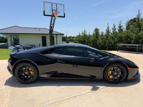 Used 2021 Lamborghini Huracan EVO RWD image 4